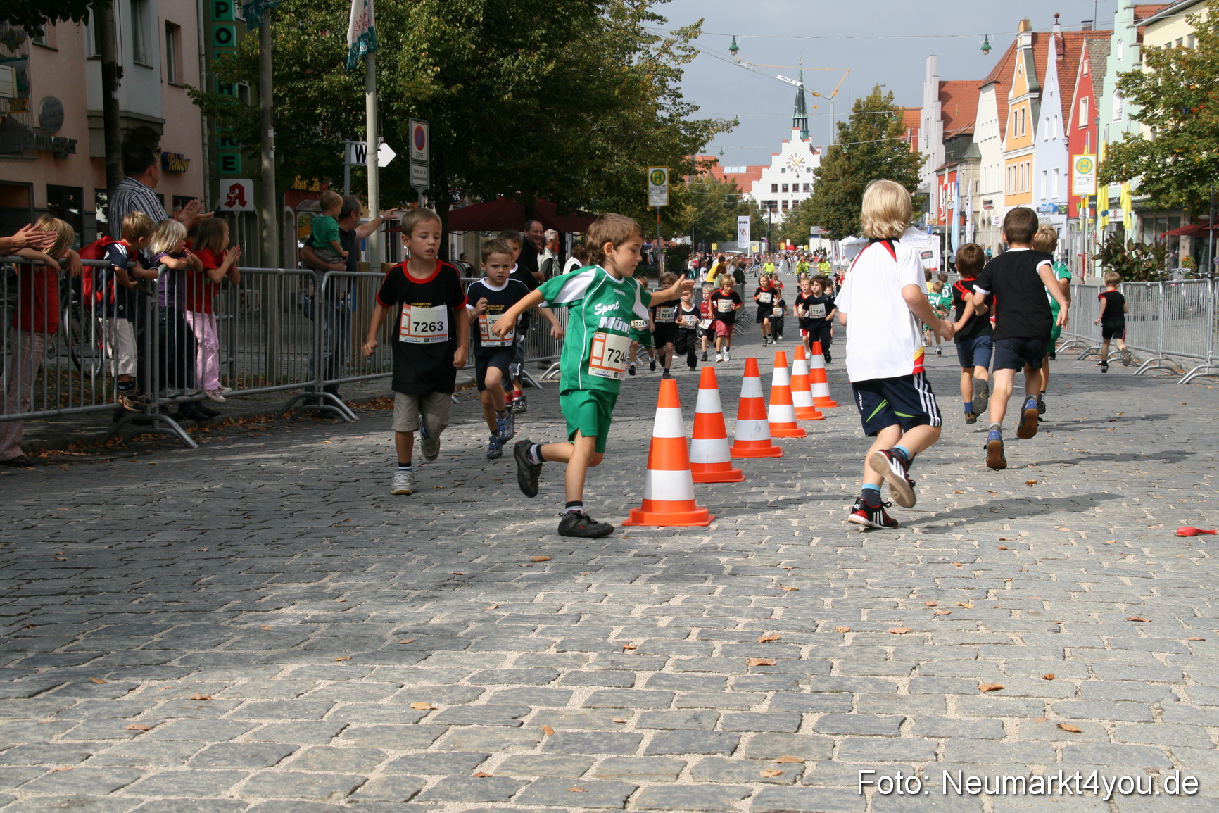 0136 Stadtlauf Neumarkt Bambinilaeufe 200909
